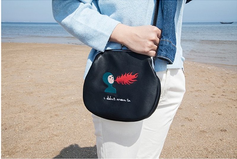 YIZISTORE 皮革刺绣口金包 单肩背包/斜挎包 - 侧背包/斜挎包 - 真皮 