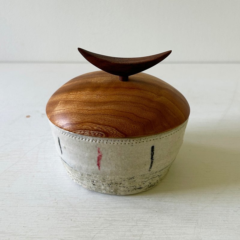 椭圆形清酒杯，白色、红色和黑色 - 碗 - 陶 白色