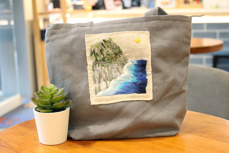 风景刺绣手提袋 - 清水断崖 - 手提包/手提袋 - 棉．麻 灰色