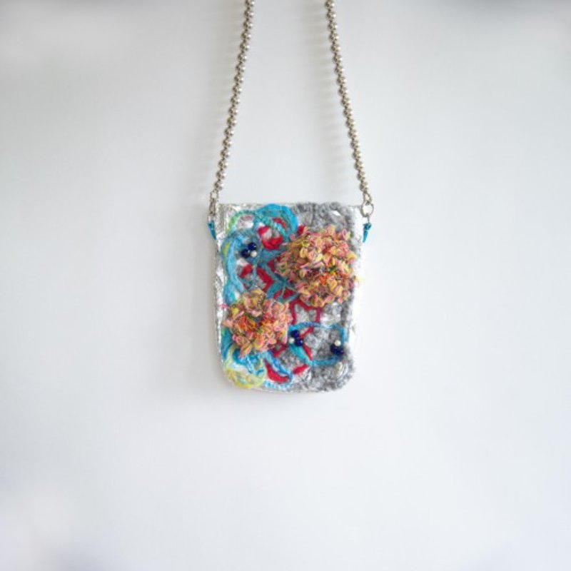 银色鳄鱼纹绒球瑠璃包 - 侧背包/斜挎包 - 人造皮革 多色