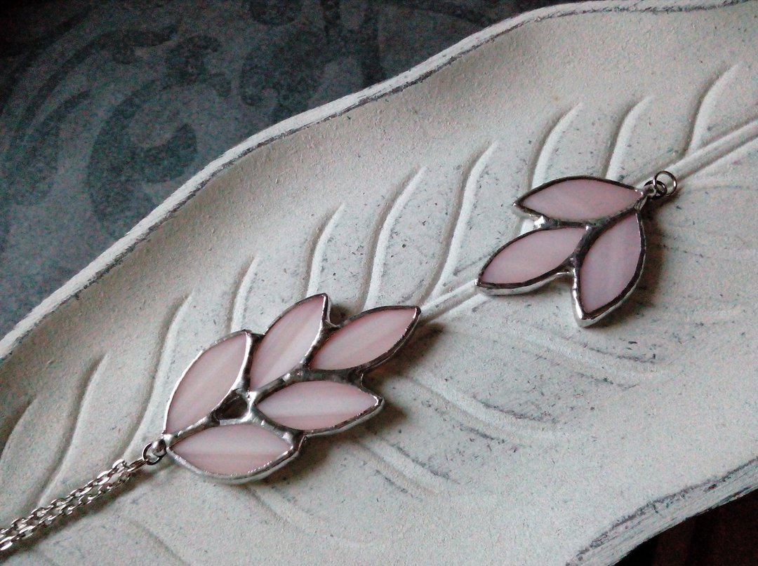Tiffany leaf necklace. pink spike pendant. spike necklace. pink leaf tiffany - 项链 - 玻璃 粉红色