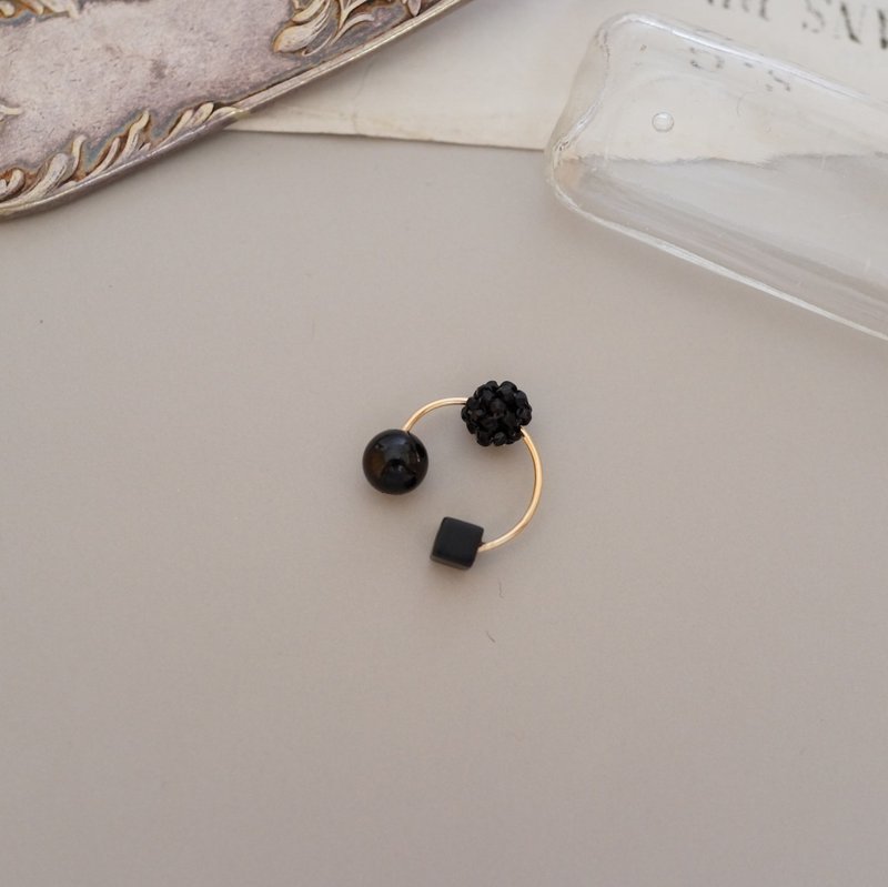 Pinkoi 代购 - 耳骨夹 odango 黑色 - 耳环/耳夹 - 宝石 黑色