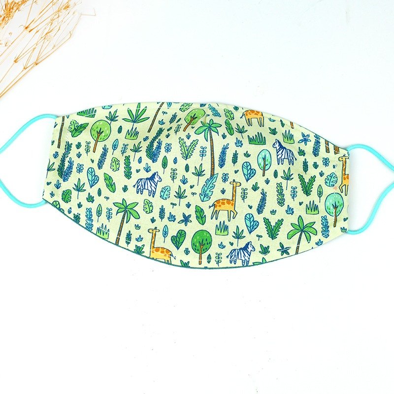 小牛村 Calf Village 手作环保口罩 舒适轻薄 长颈鹿 斑马 可爱插画 {动物们的草原}【M-39】限量 - 口罩 - 棉．麻 绿色