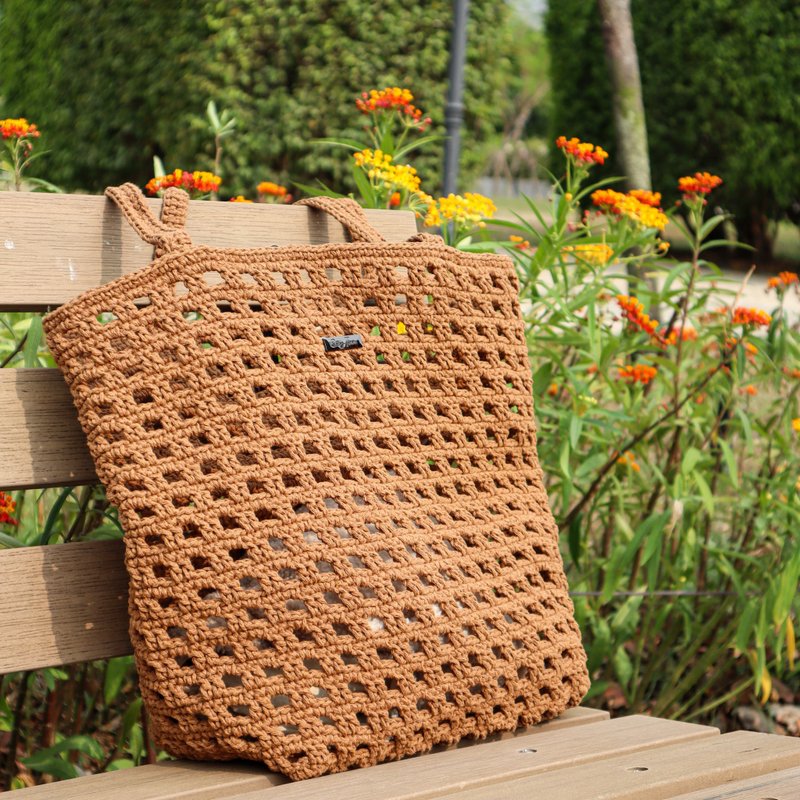 渡假风华夫格镂空编织包(咖啡) - 手提包/手提袋 - 棉．麻 咖啡色