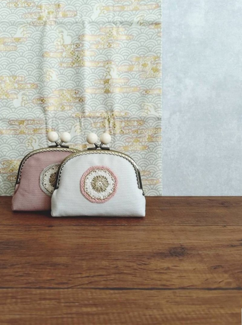 现货!【KGO/钩织花片口金包】12CM粉色云海 日本彩珠帆布烫金亮葱 - 零钱包 - 棉．麻 粉红色