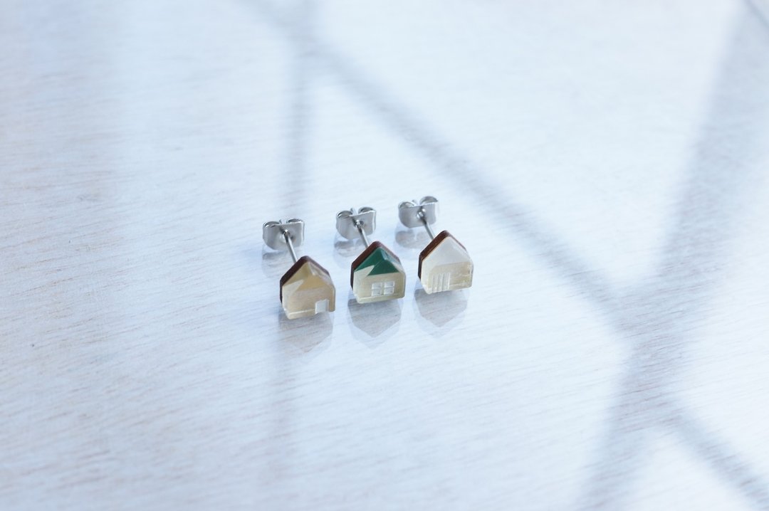 Small house earrings three-piece set / gold-green-white - 耳环/耳夹 - 木头 多色