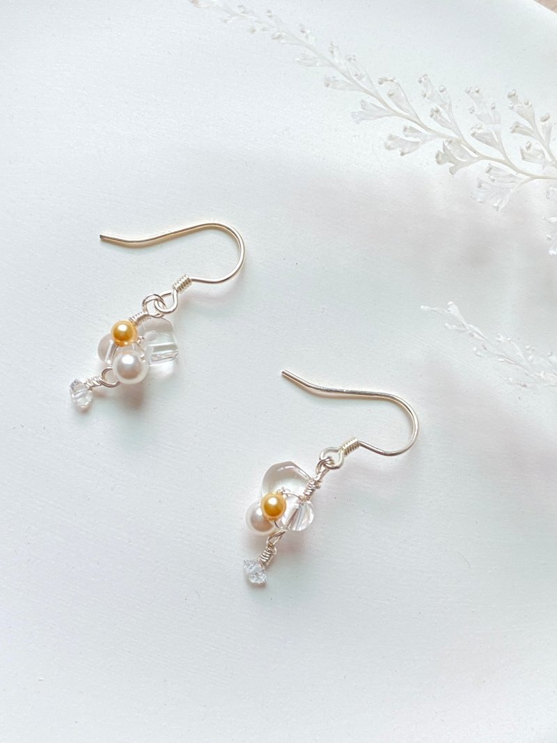 【Kimiko手作饰品】赫基蒙白水晶花精灵造型耳环 - 耳环/耳夹 - 水晶 白色