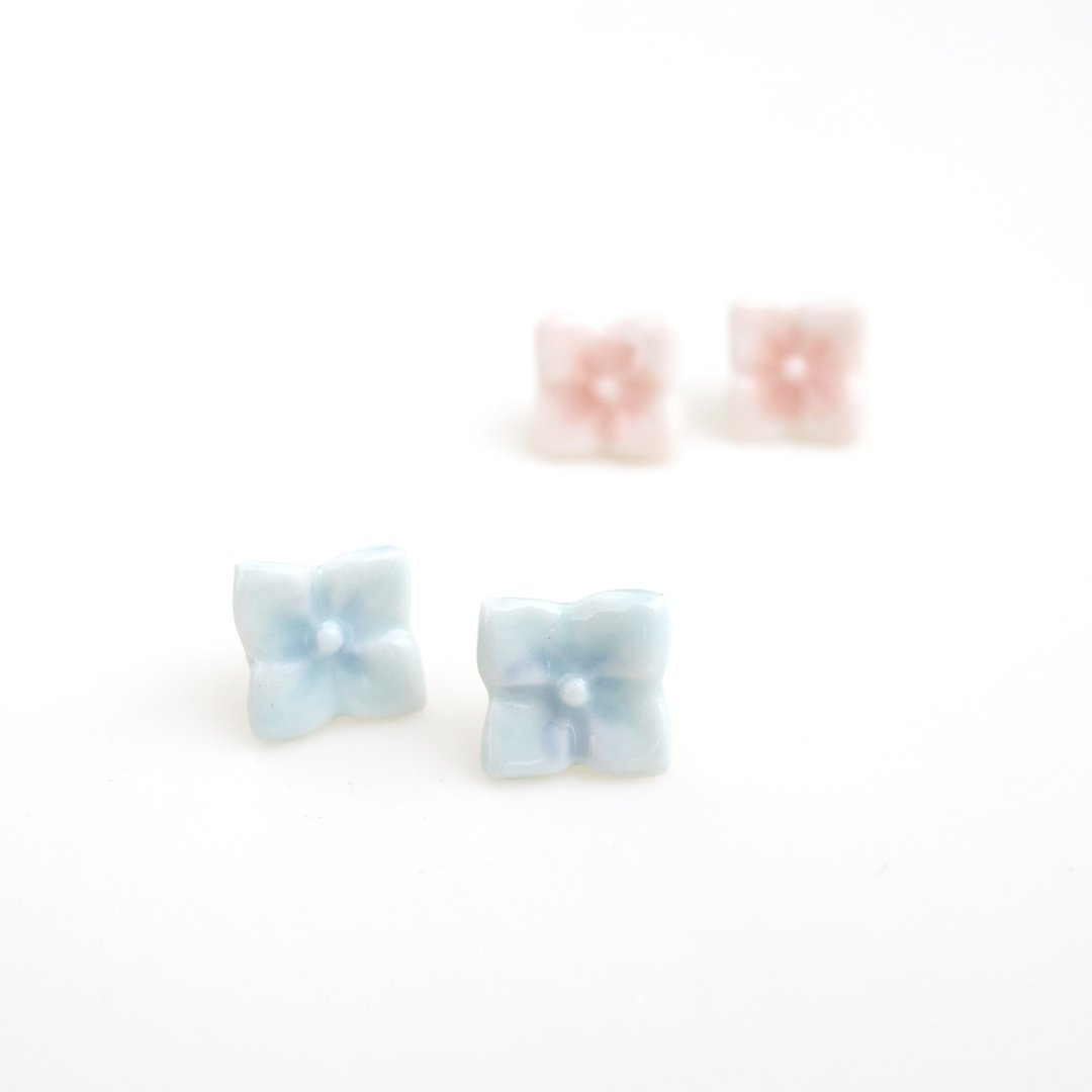 Hydrangea earrings - 耳环/耳夹 - 瓷 粉红色