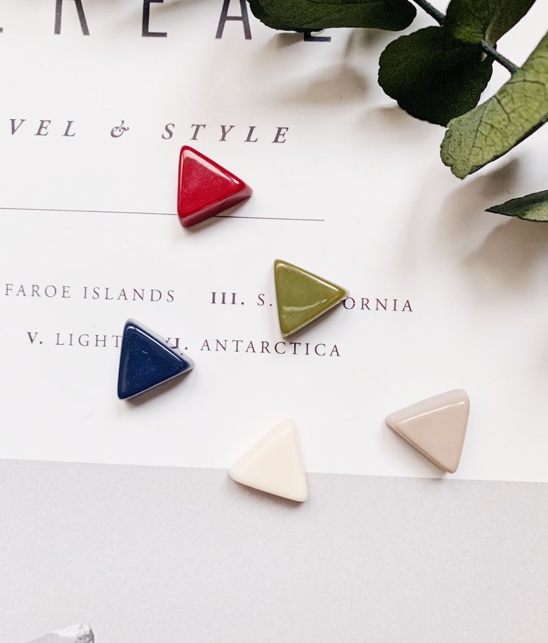 La Don - 贴耳耳环 - 可爱厚三角5件组  耳针/耳夹可选 - 耳环/耳夹 - 树脂 多色