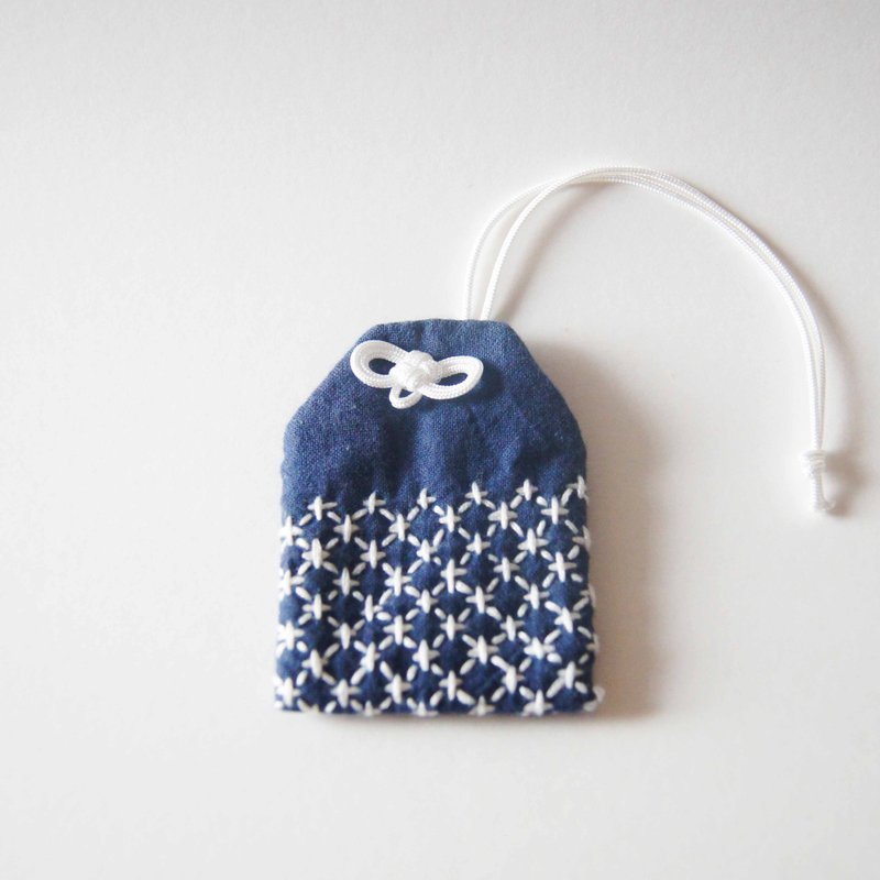 刺子绣御守袋 - 其他 - 绣线 蓝色