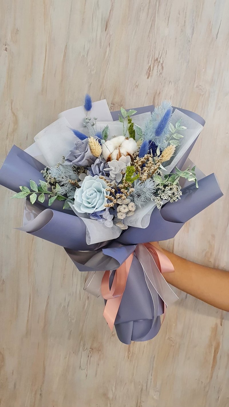 莫兰迪蓝永生玫瑰花束 可定制/七夕情人节/母亲节/纪念礼/生日礼 - 干燥花/捧花 - 植物．花 蓝色