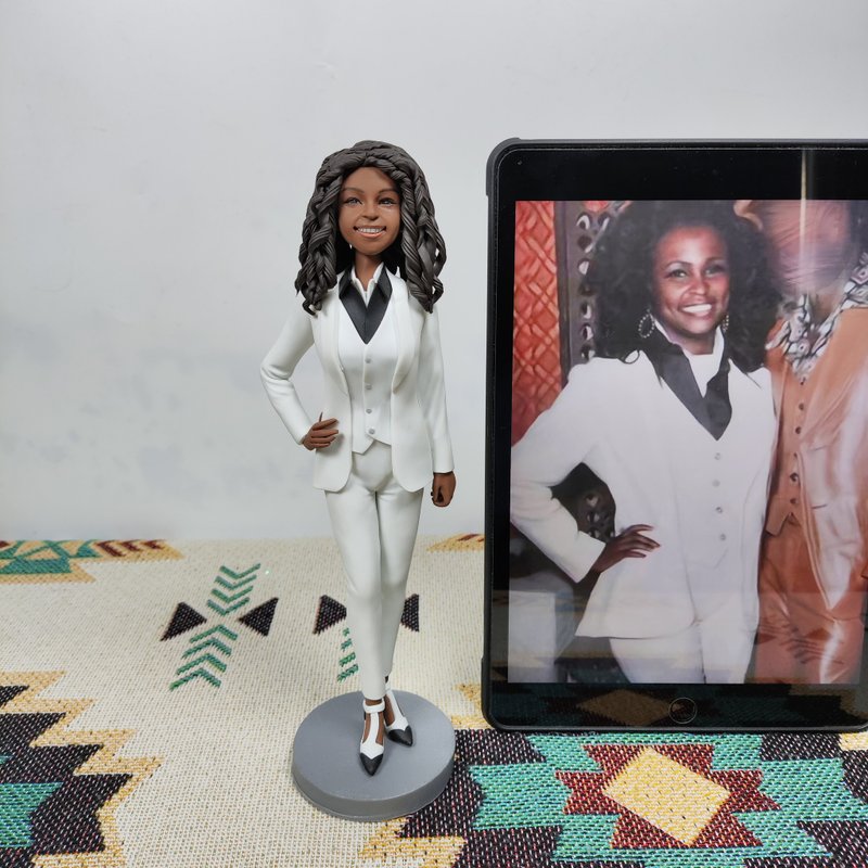 老婆 妈妈 母亲 生日礼物订制 订制化 人偶 公仔 似颜绘 照片摆饰 - 玩偶/公仔 - 粘土 多色