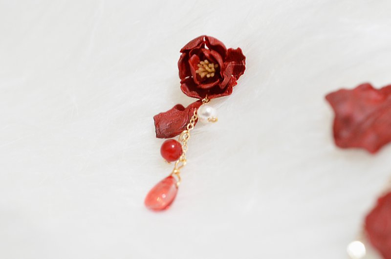 焦骨牡丹红 不对称 14K包金耳环/耳夹 - 耳环/耳夹 - 粘土 红色