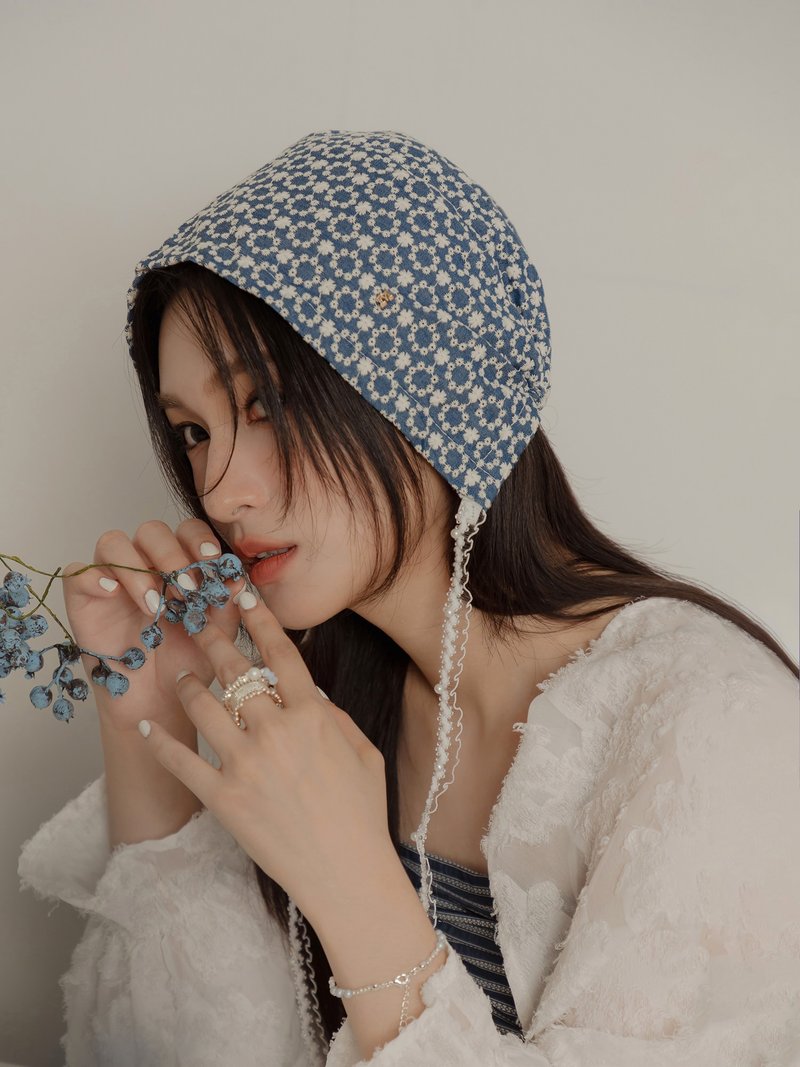 某某怪奇。MUCHAT手作小花蕾丝绑带编织帽 (蓝) - 帽子 - 聚酯纤维 多色