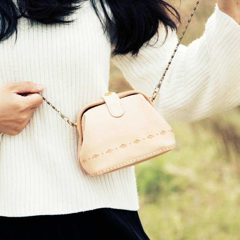 【切线派】医生包口金包纯手缝植鞣革女士可爱肩背包 迷你 - 侧背包/斜挎包 - 塑料 卡其色