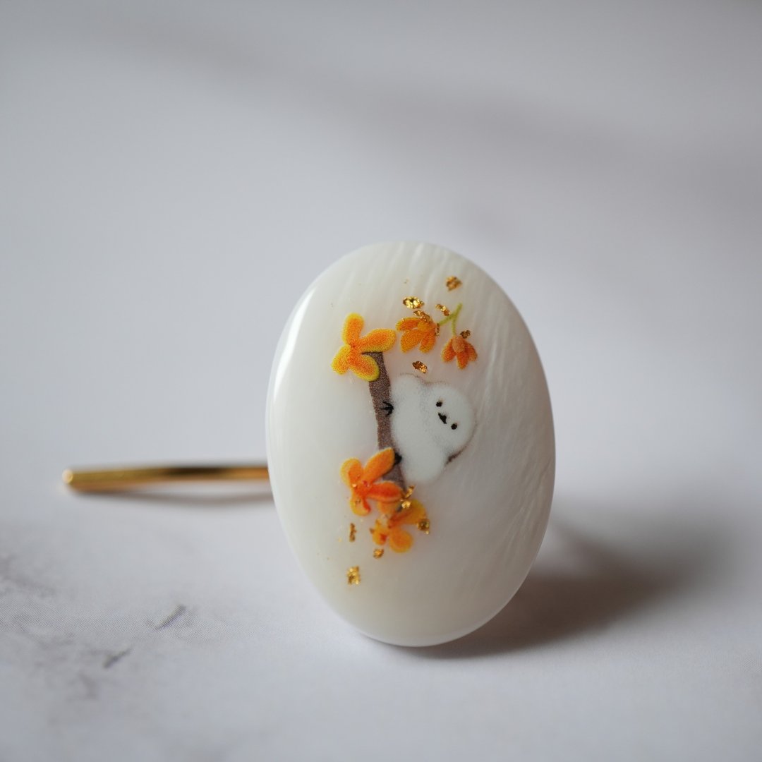 天然贝与桂花、雪鸲的马尾勾 | 轻柔秋意，点缀温柔季节的气息 - 发饰 - 宝石 白色
