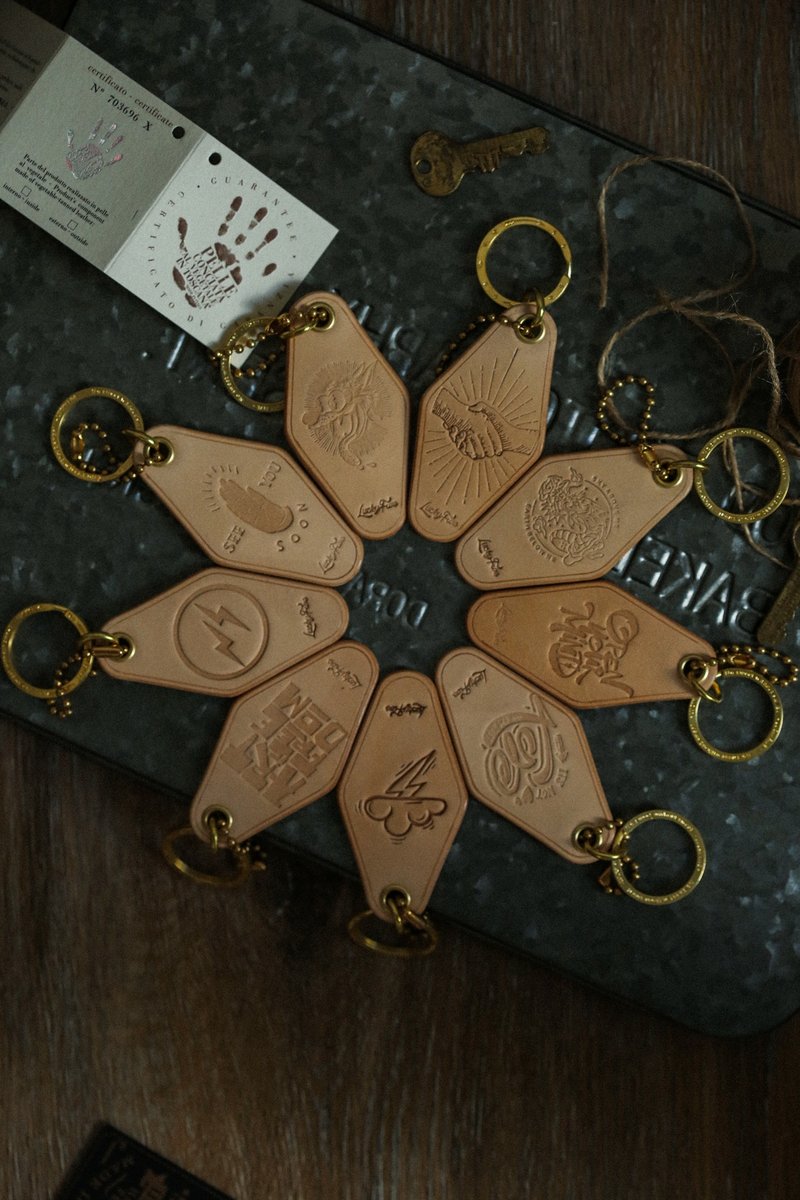 纯手工植鞣牛皮个性钥匙扣 复古创意包小挂件  简约汽车钥匙挂件 - 钥匙链/钥匙包 - 真皮 