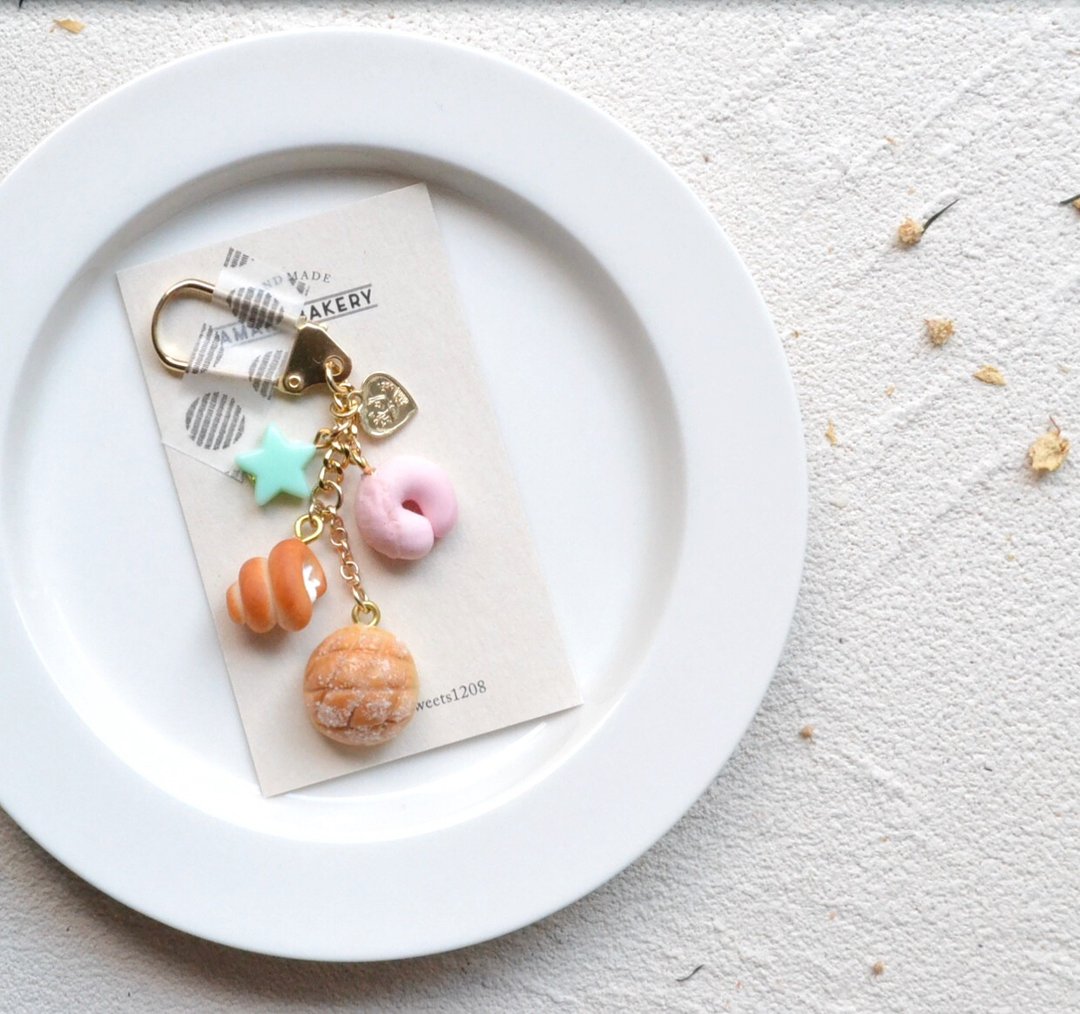 key ring /miniature bread - 钥匙链/钥匙包 - 粘土 咖啡色