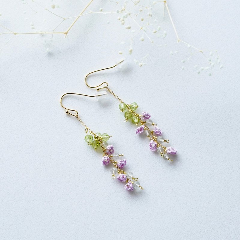 Peridot and Green Amethyst Wisteria Flower Pierced Earrings - 耳环/耳夹 - 丝．绢 
