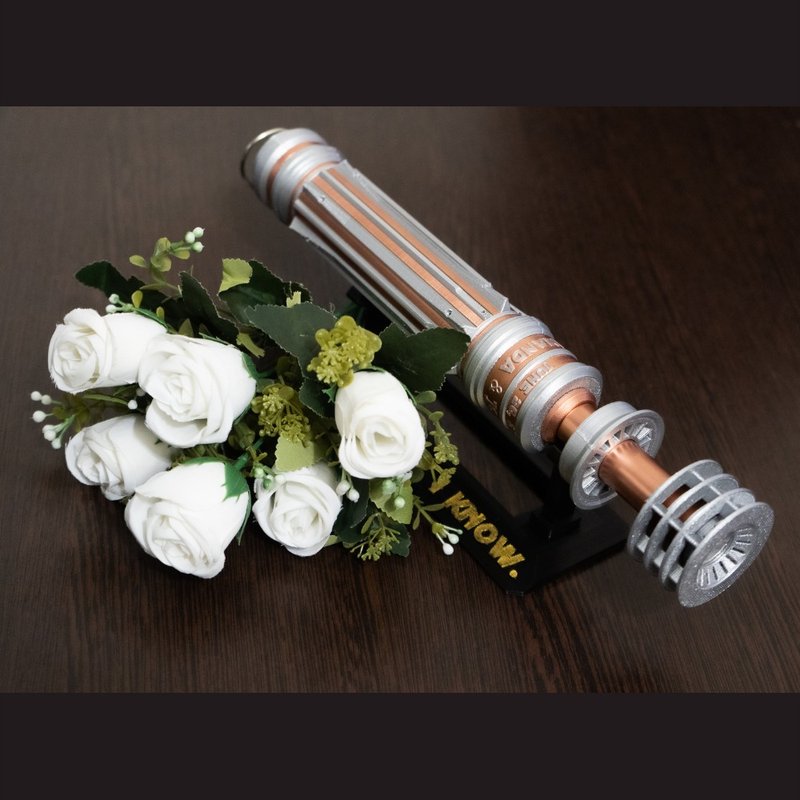 Wedding bouquet holder inspired by Leia's lightsaber hilt - 干燥花/捧花 - 塑料 金色