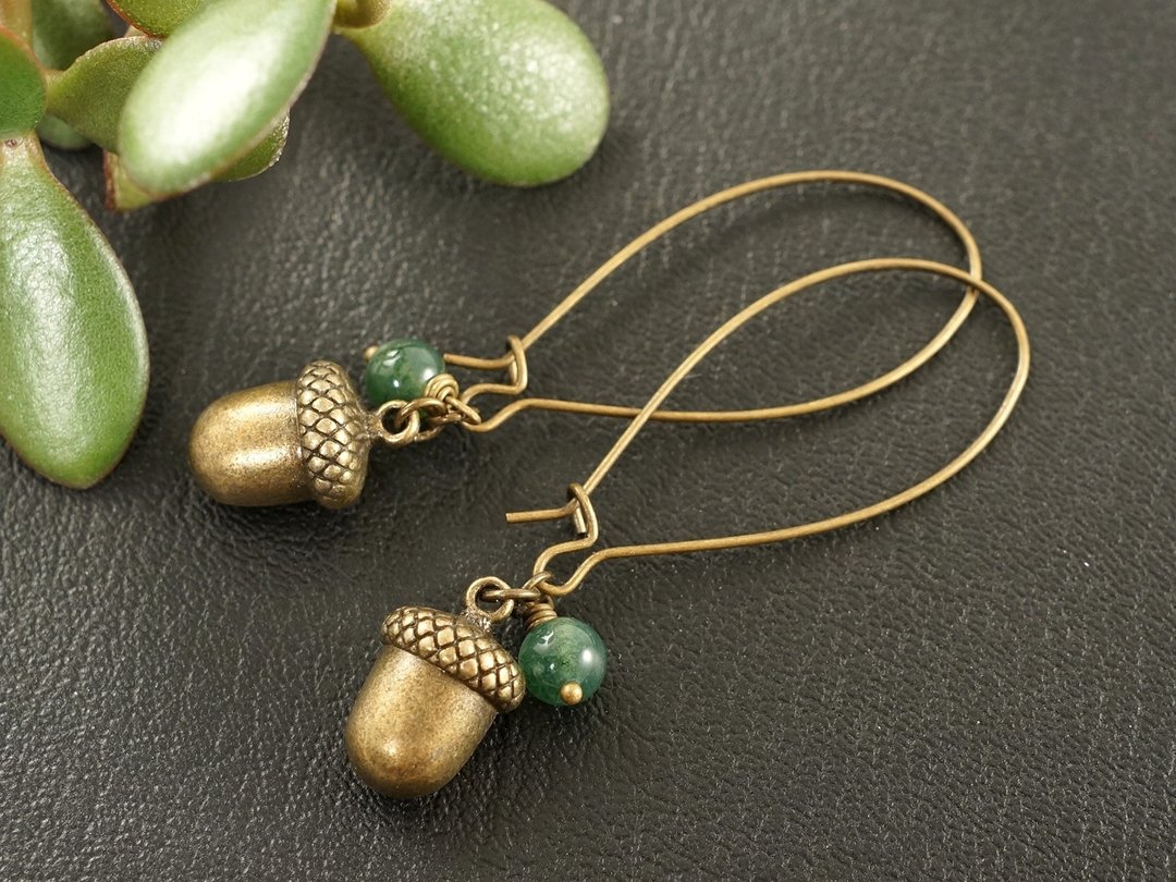 Bronze Acorn Green Moss Agate Forest Woodland Long Drop Earrings Woman Jewelry - 耳环/耳夹 - 其他材质 绿色