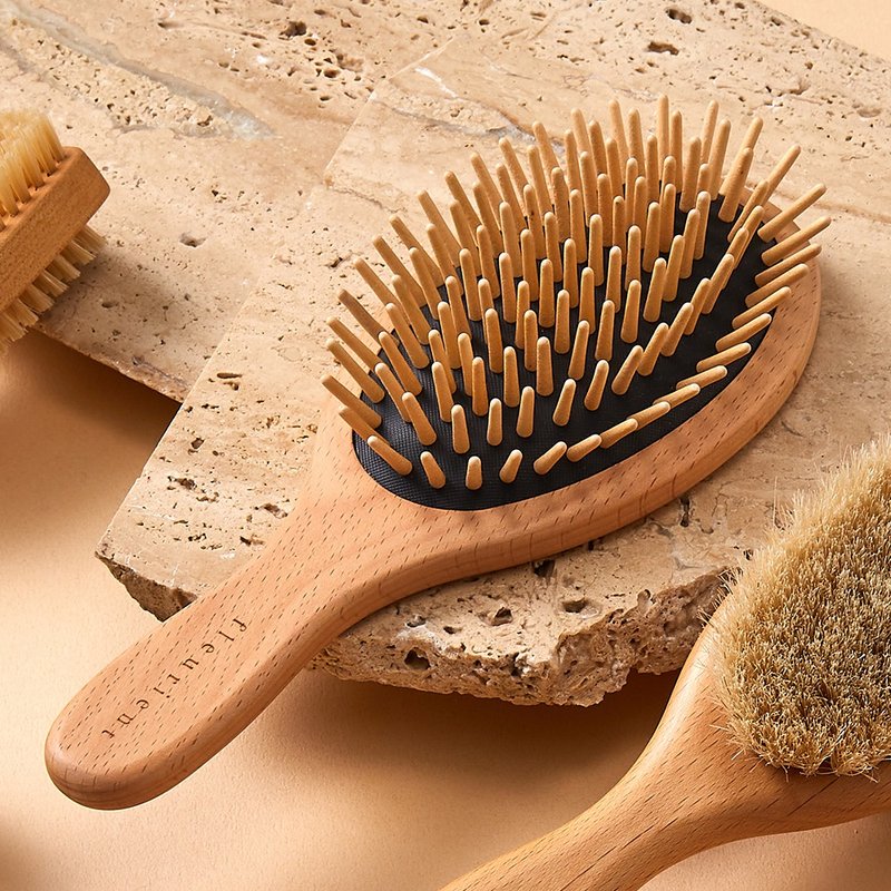 原木气垫头皮按摩梳 (附收纳袋) 台湾制 - 彩妆刷具/镜子/梳子 - 木头 咖啡色