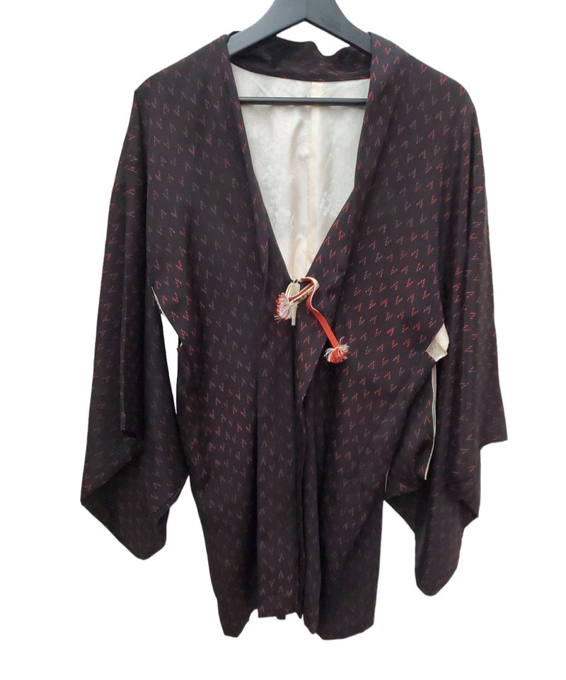 有礼貌穿搭  日本古着 日本羽织丝质图腾 罩衫 F size - 男装外套 - 棉．麻 多色