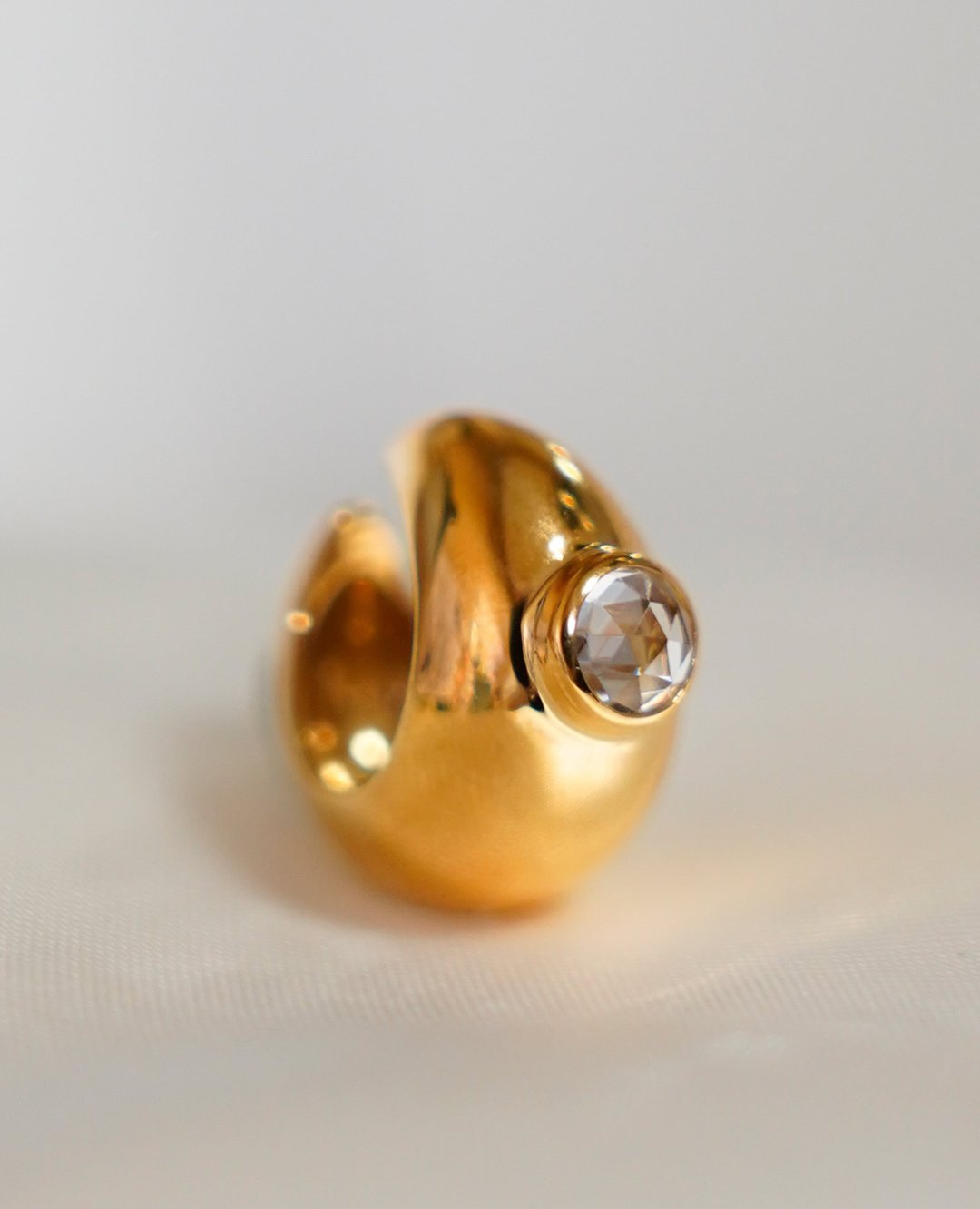 SV Rosecut Quartz Earcuff  玫瑰切割水晶耳扣 - 耳环/耳夹 - 其他金属 金色
