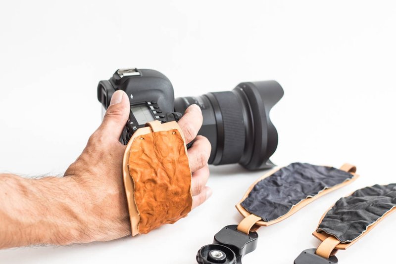 [男女] 单眼用 / 自然风款 皮革手腕带 / 相机吊饰 / 相机手腕带 - 相机 - 真皮 咖啡色