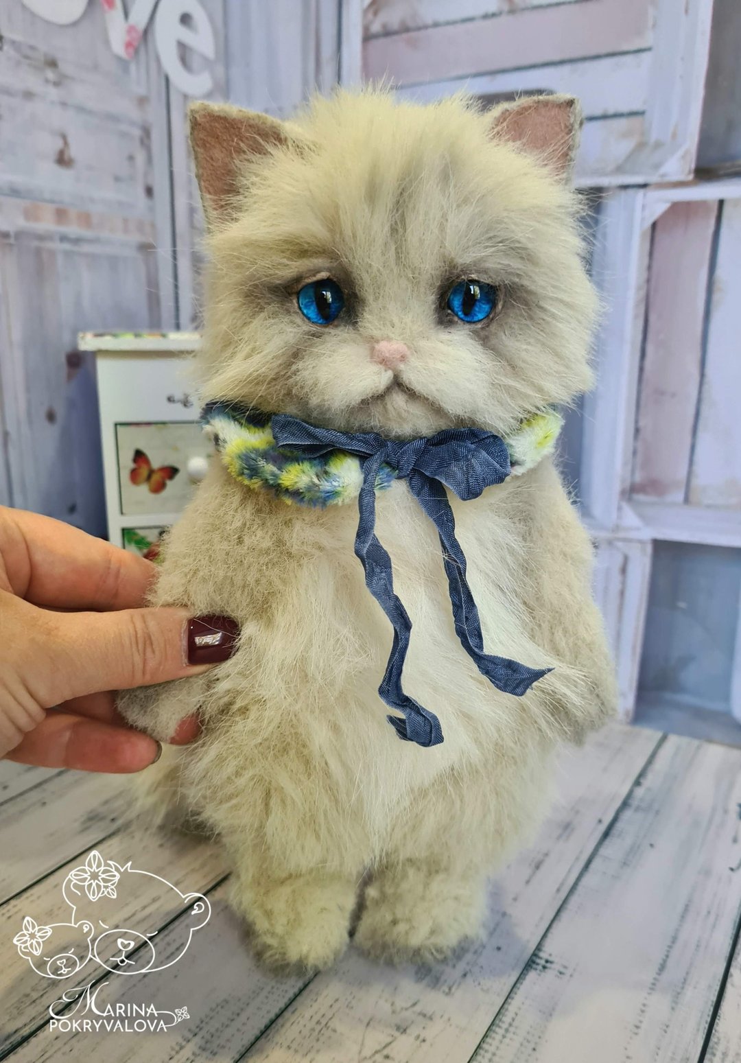 毛绒猫。 可摆姿势的玩具。 蓝眼睛的猫。 毛茸茸的小猫。 礼物的 - 玩偶/公仔 - 其他材质 咖啡色