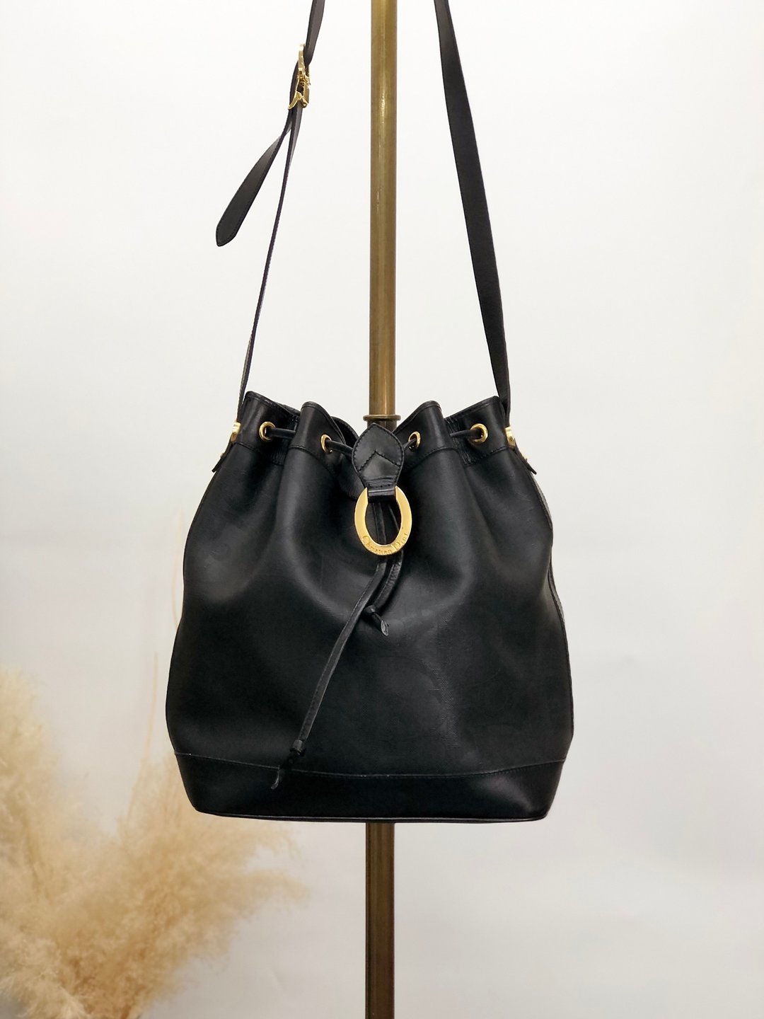 【日本直送二手包装】Christian Dior Trotter 单肩包黑椭圆形 PVC 皮革抽绳复古 y4rbfw - 侧背包/斜挎包 - 防水材质 黑色