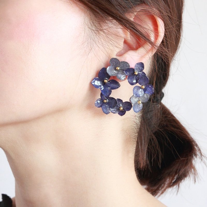 Navy Small Flower Wreath Ear Ornaments pierced earring / Earrings - 耳环/耳夹 - 植物．花 蓝色