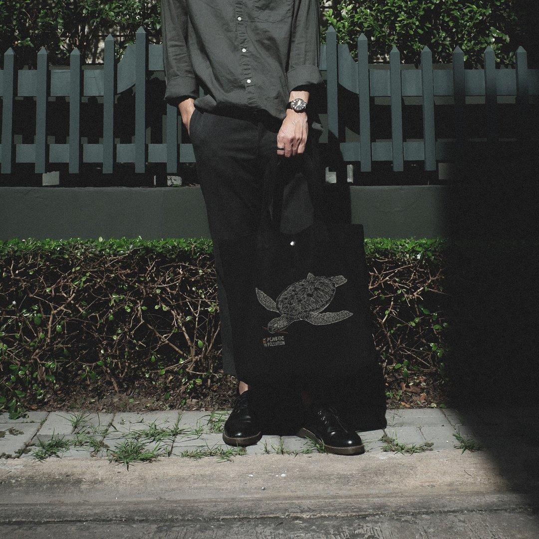 Canvas Tote Bag Turtle Straw (Black) - 手提包/手提袋 - 棉 黑色