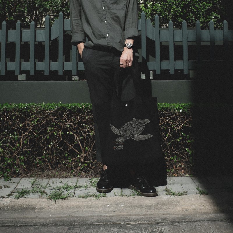 Canvas Tote Bag Turtle Straw (Black) - 手提包/手提袋 - 棉．麻 黑色