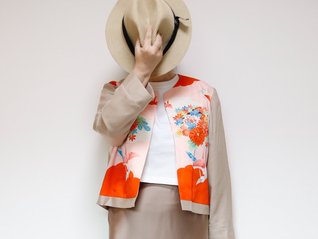 KIMONO CREW NECK JACKET - 采用复古和服布料的圆领夹克，独一无二 - 女装休闲/机能外套 - 聚酯纤维 粉红色