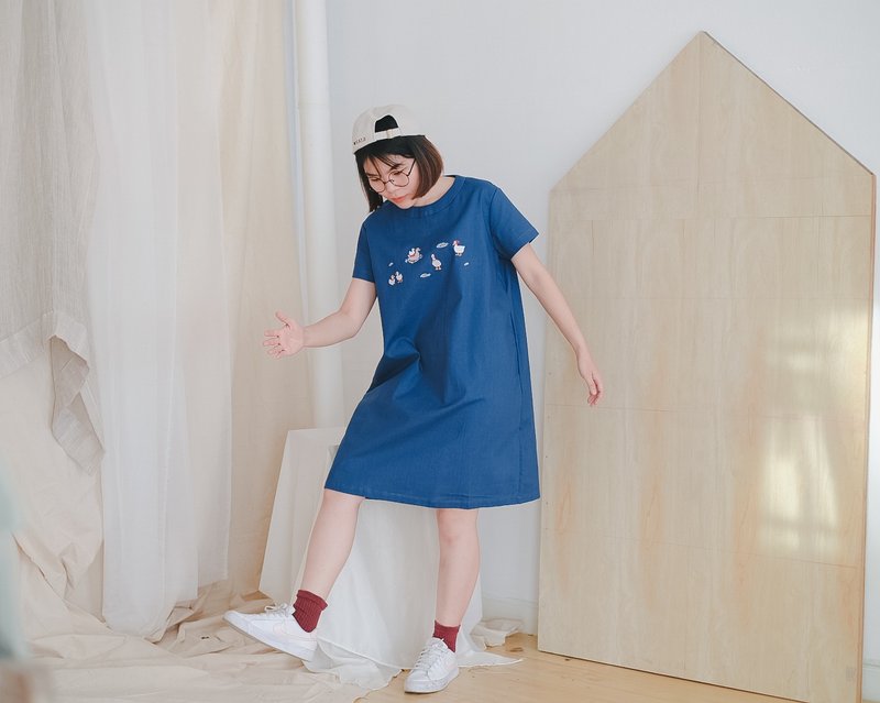 Venus Dress Duck 鸭子刺绣蓝色连衣裙blue - 洋装/连衣裙 - 棉．麻 蓝色