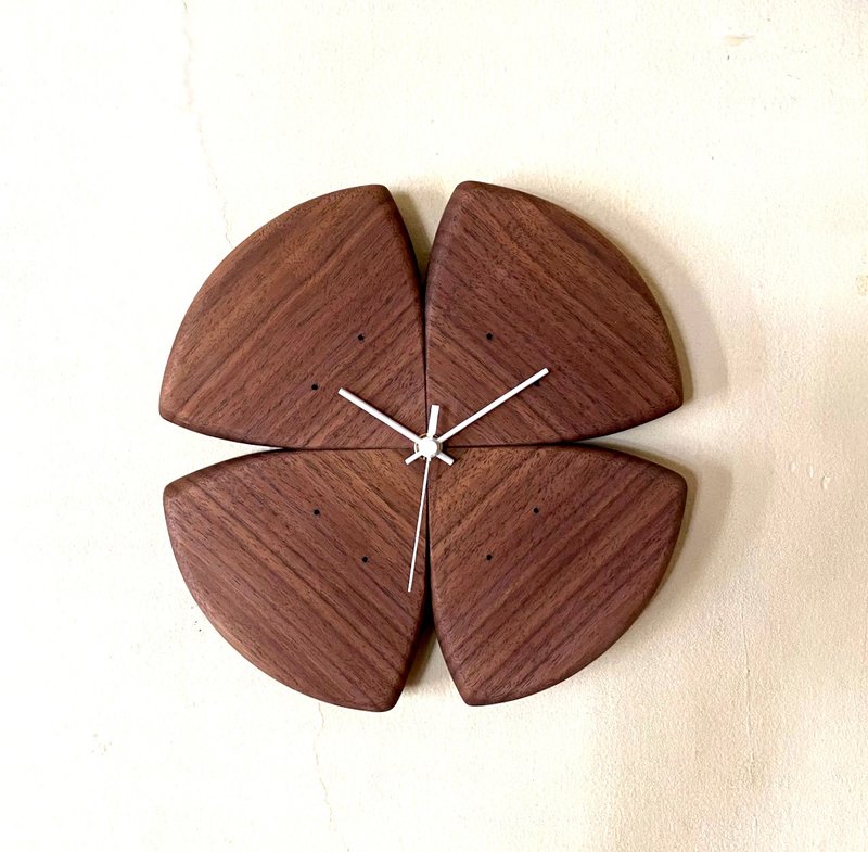 挂钟四叶胡桃木 - 时钟/闹钟 - 木头 