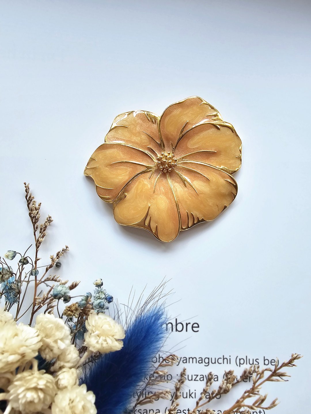 TRIFARI粉肤珐琅木槿花胸针/别针/复古首饰/美国西洋古董饰品 - 胸针 - 其他金属 
