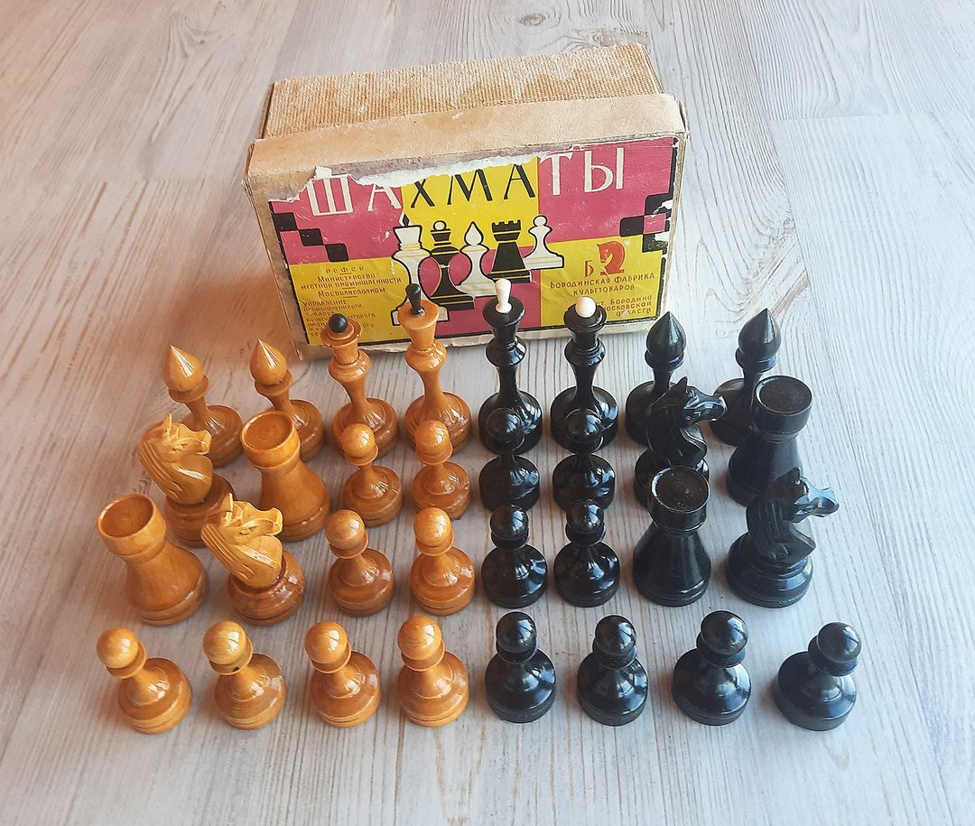 Borodinskie 苏联棋子套装 – 1960 年代苏联制造的老式木制西洋棋棋子 - 桌游/玩具 - 木头 