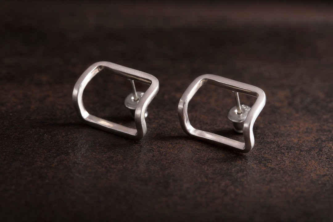 框折2号 纯银耳环 Edge Bending Earrings - 耳环/耳夹 - 纯银 银色