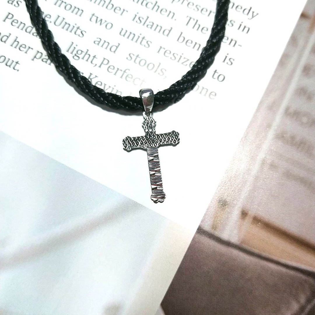Eli JewelryPt950铂金几何雕刻十字架铂金坠头纯银扣头颈绳项链 - 项链 - 贵金属 
