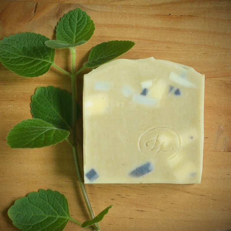 祖母绿-冷制手工皂,酪梨.橄榄.左手香 绿色大集合-中性肌肤 - 沐浴用品 - 植物．花 绿色