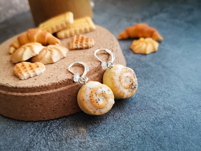 肉桂卷曲奇耳环是可爱有趣时髦的古怪儿童首饰 - 耳环/耳夹 - 粘土 黄色