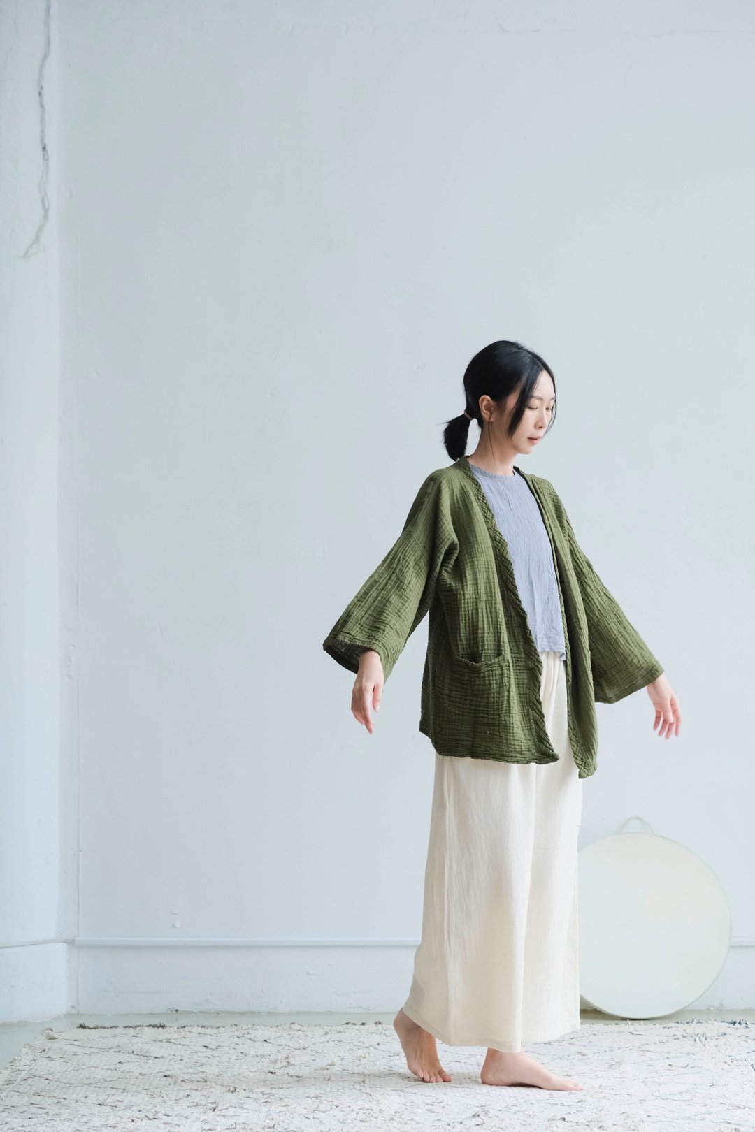 开襟宽袖口袋罩衫 / 双层纱 橄榄绿 - 女装休闲/机能外套 - 棉 绿色