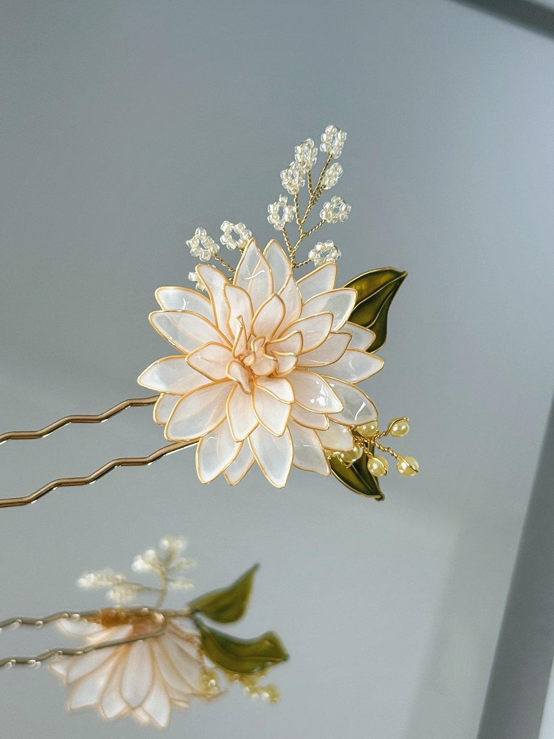雨溡花 | 大理花发簪 树脂 水晶花 饰品 手作 - 其他 - 树脂 白色