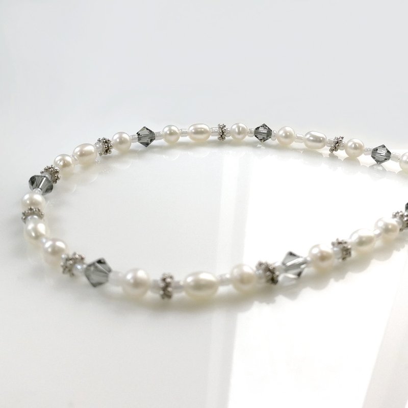 Carry Your Style系列-淡水珍珠配水晶 手机手腕带 手绳【换季特 - 手机配件 - 珍珠 白色