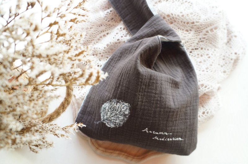 手绘秋日小叶子手挽包/套结袋 - 手提包/手提袋 - 棉．麻 咖啡色