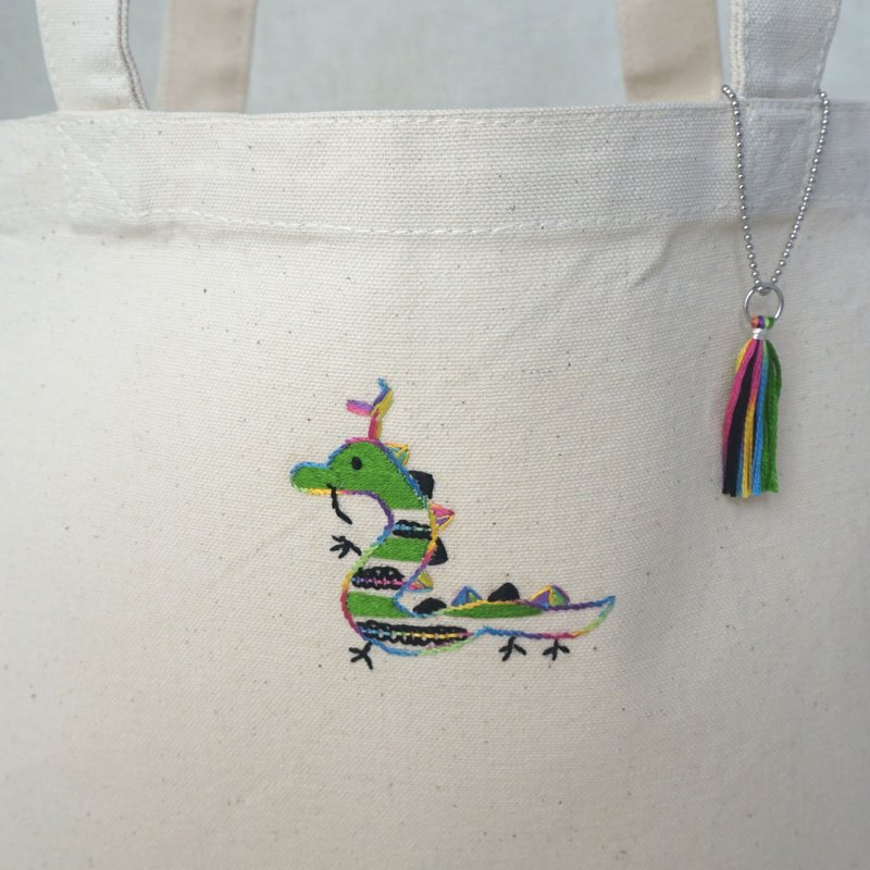 手工刺绣十二生肖手提袋 龙（订制） - 手提包/手提袋 - 绣线 白色