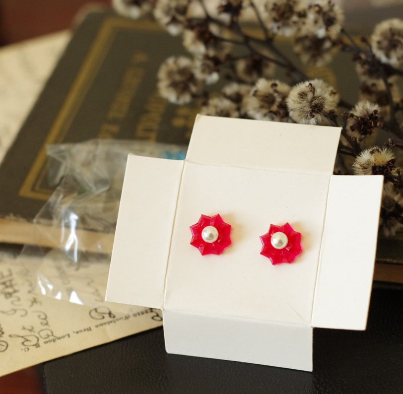 -老又好古董珠宝AVON 1988三色塑料花珍珠贴耳针式耳环 - 耳环/耳夹 - 其他金属 金色