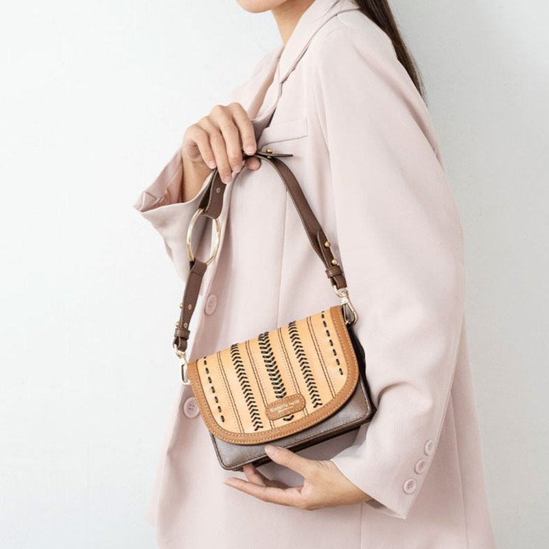 百变换盖真皮风琴小方包 - 手编棒球 - 侧背包/斜挎包 - 真皮 咖啡色